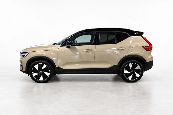 Volvo EX40 2 of 17