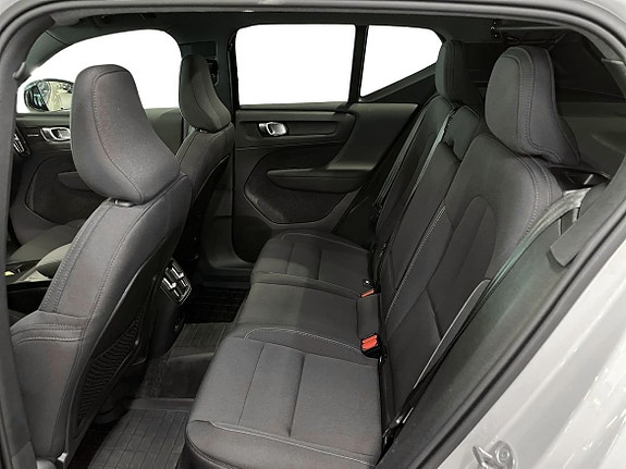 Volvo EX40 7 of 16