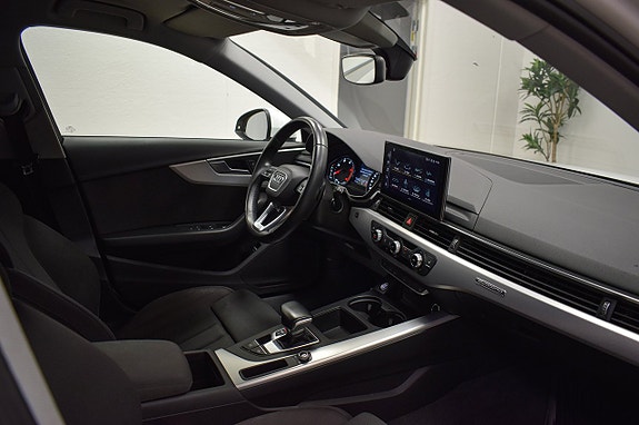 Audi A4 9 of 26