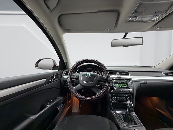 Skoda Superb 11 of 16
