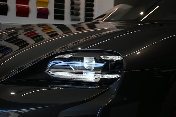 Porsche Taycan 4 of 5