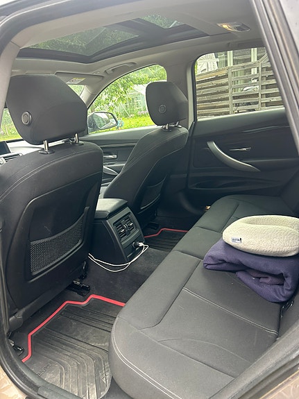BMW 320d 2 of 4