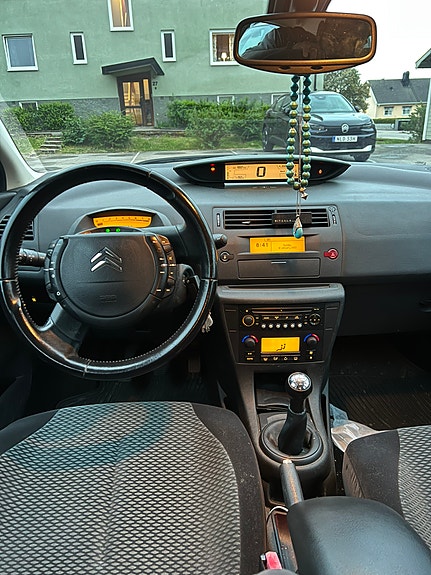 Citroen C4 2 of 3