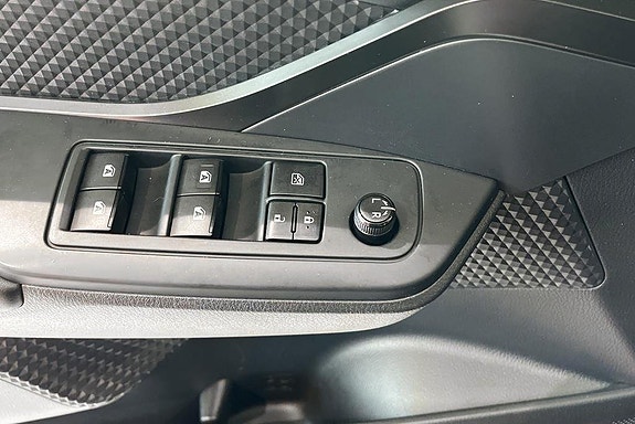 Toyota C-HR 17 of 22