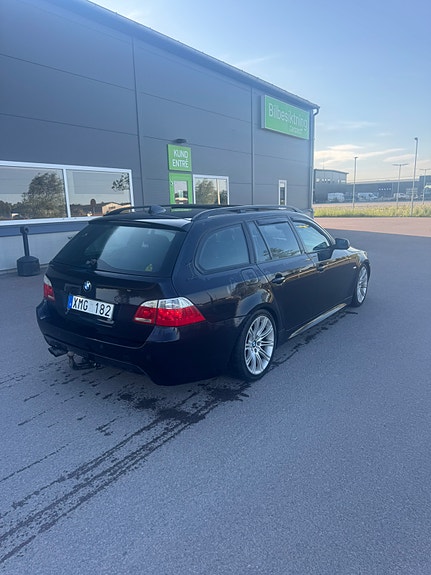 BMW 525i 2 of 5
