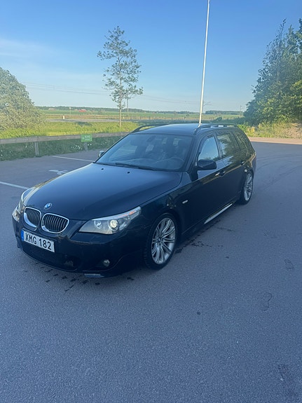 BMW 525i 4 of 5