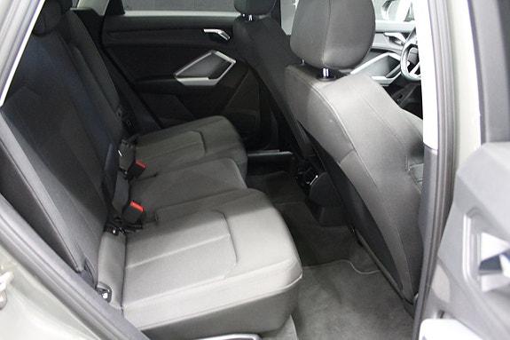 Audi Q3 14 of 20