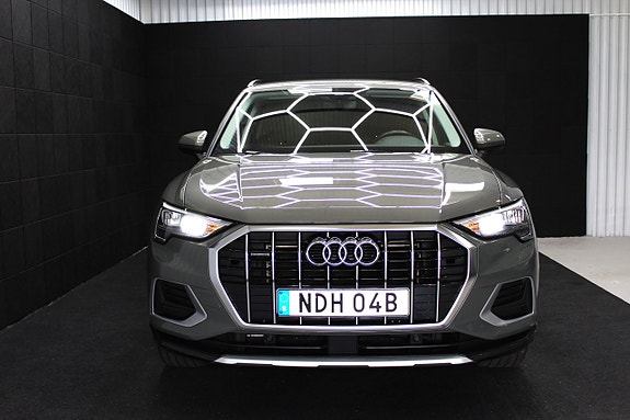 Audi Q3 2 of 5