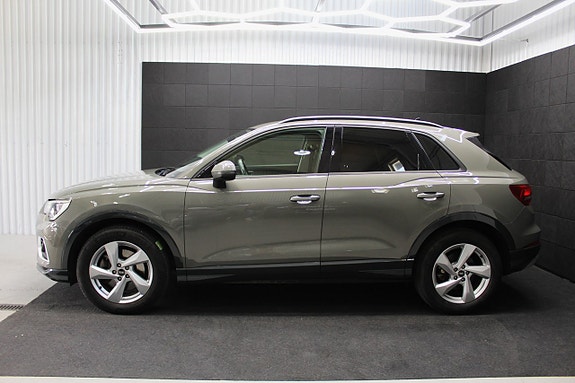 Audi Q3 3 of 5