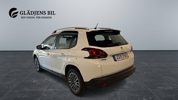 Peugeot 2008 2 of 5