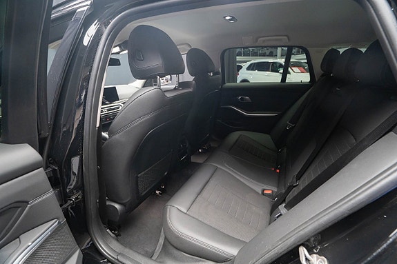 BMW 320d 18 of 26