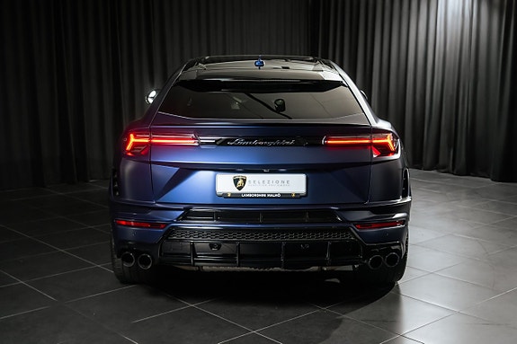 Lamborghini Urus 5 of 5