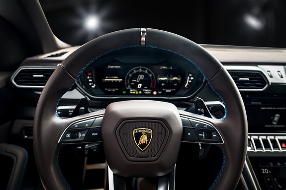 Lamborghini Urus 8 of 12