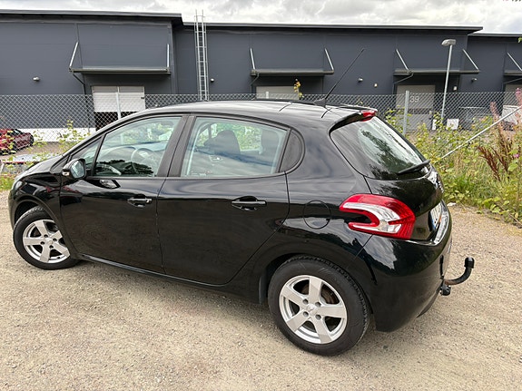 Peugeot 208 5 of 5