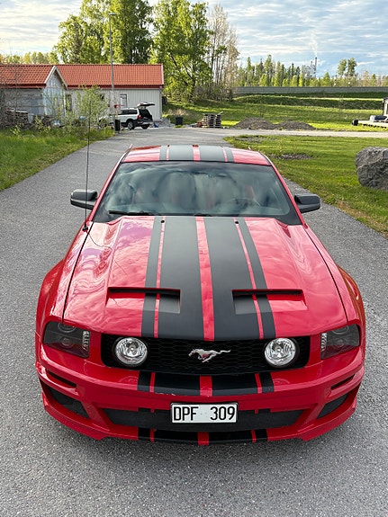 Ford Mustang 4 of 10
