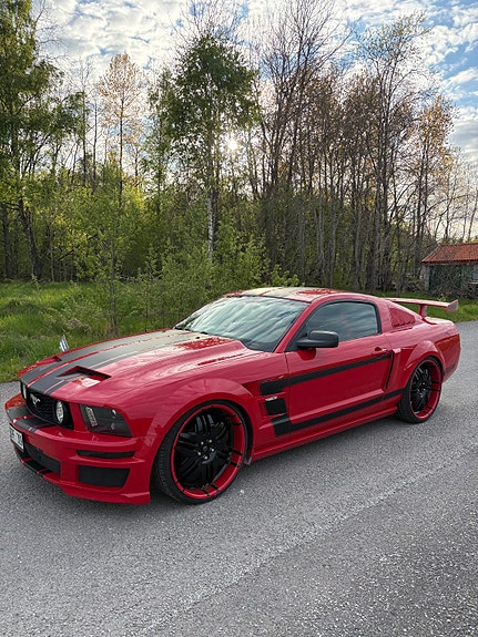 Ford Mustang 2 of 10
