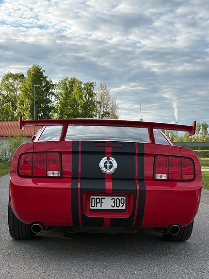 Ford Mustang 8 of 10