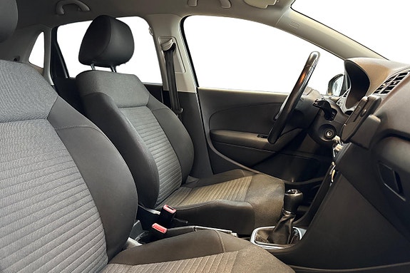Volkswagen Polo 16 of 30