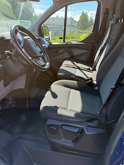 Ford Transit Custom 13 of 16
