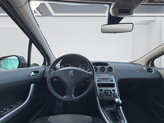Peugeot 308 SW 11 of 14