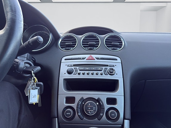 Peugeot 308 SW 13 of 14