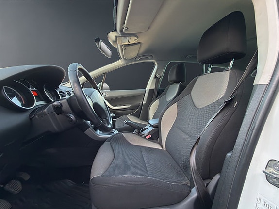 Peugeot 308 SW 8 of 14