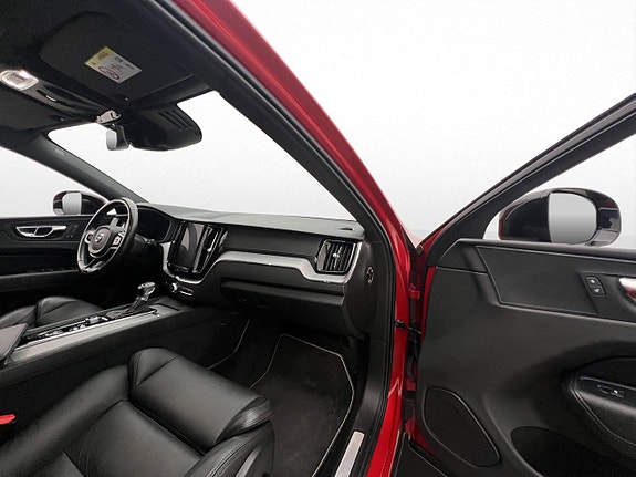 Volvo XC60 13 of 30