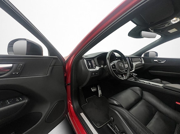 Volvo XC60 8 of 30