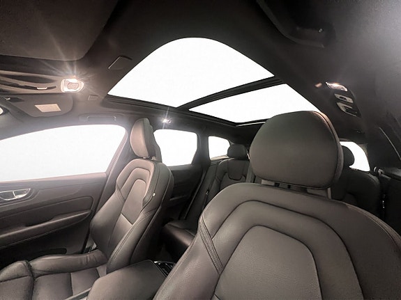 Volvo XC60 10 of 30