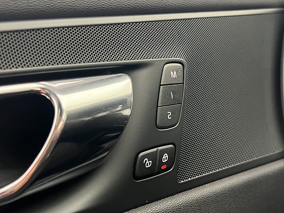 Volvo XC60 16 of 30