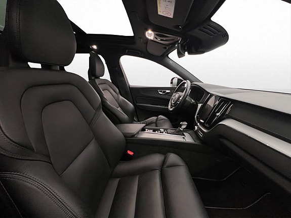 Volvo XC60 12 of 30