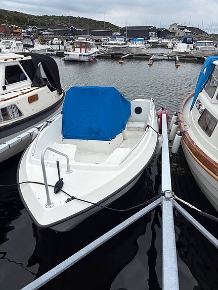 Styrpulpet motorbåt med Yamaha utombordare