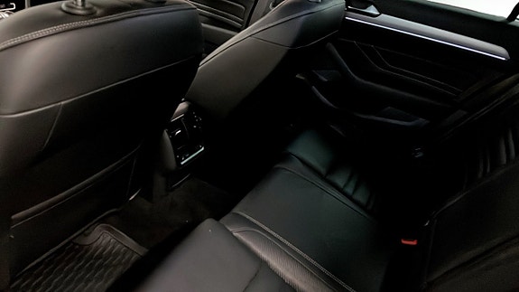 Volkswagen Passat 11 of 13
