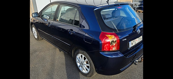 Toyota Corolla 2 of 3