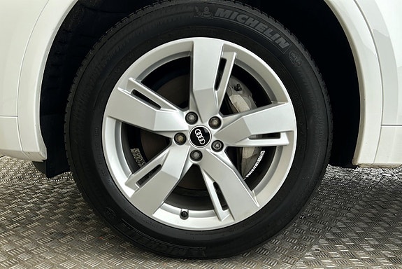 Audi Q5 12 of 26