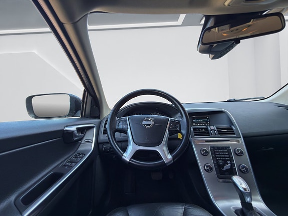 Volvo XC60 11 of 15