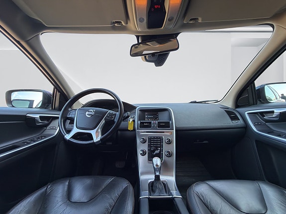 Volvo XC60 10 of 15