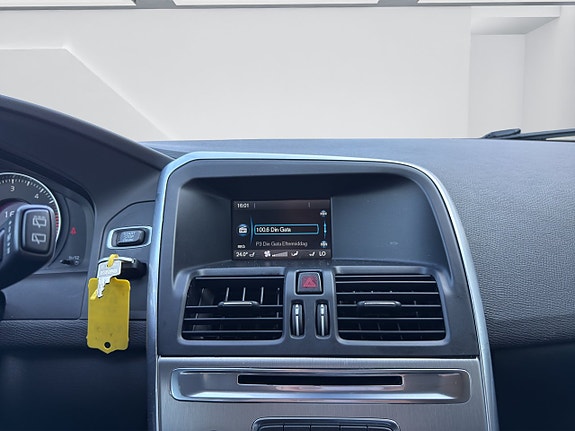 Volvo XC60 13 of 15