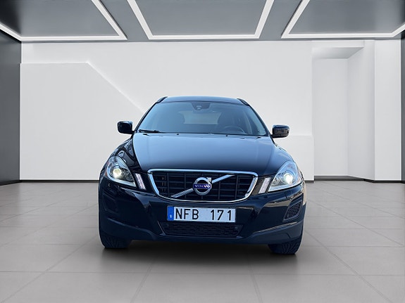 Volvo XC60 2 of 15