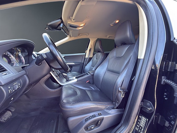 Volvo XC60 8 of 15
