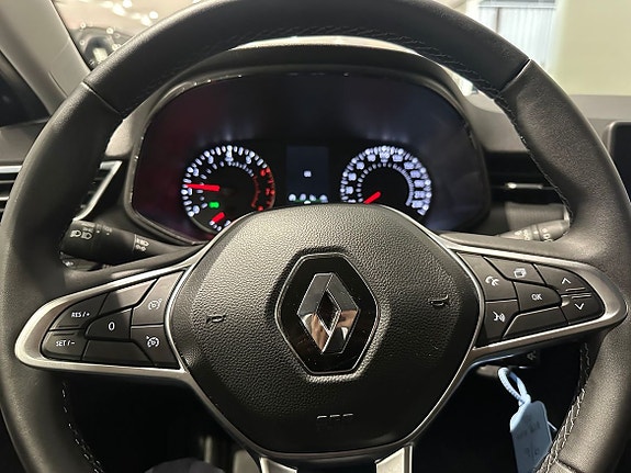 Renault Clio 11 of 15