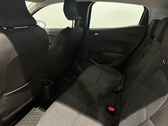 Renault Clio 8 of 15