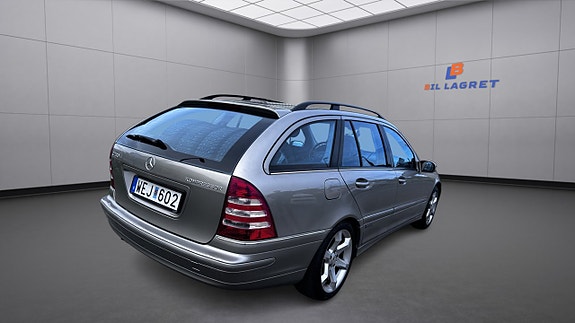 Mercedes-Benz C180 4 of 5