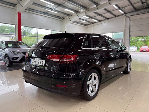 Audi A3 4 of 5