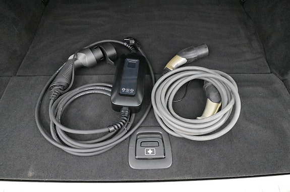 BMW 330e 25 of 27
