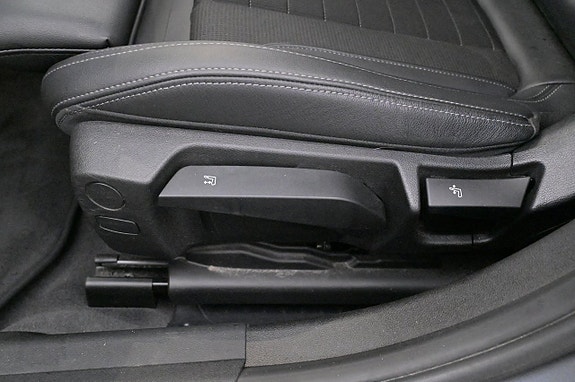 BMW 330e 12 of 27