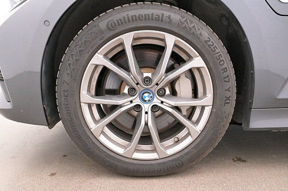 BMW 330e 27 of 27