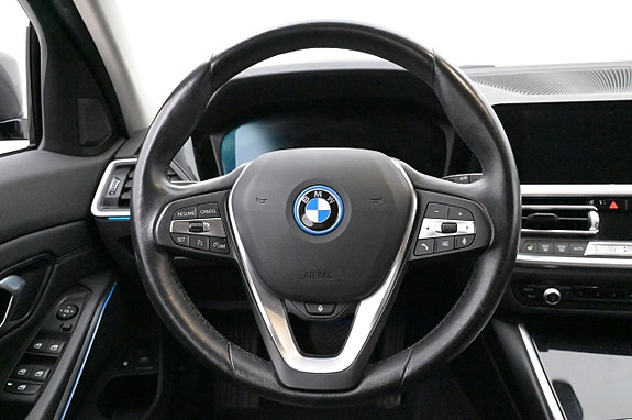 BMW 330e 7 of 27