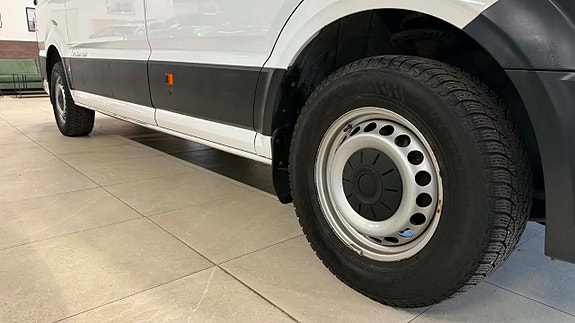 Volkswagen Crafter 8 of 27