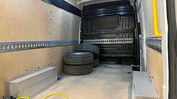 Volkswagen Crafter 24 of 27